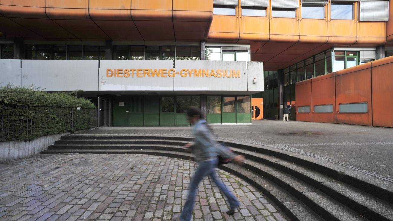 Gebete in der Schule: Schule darf Gebete auf dem Schulgelände untersagen
