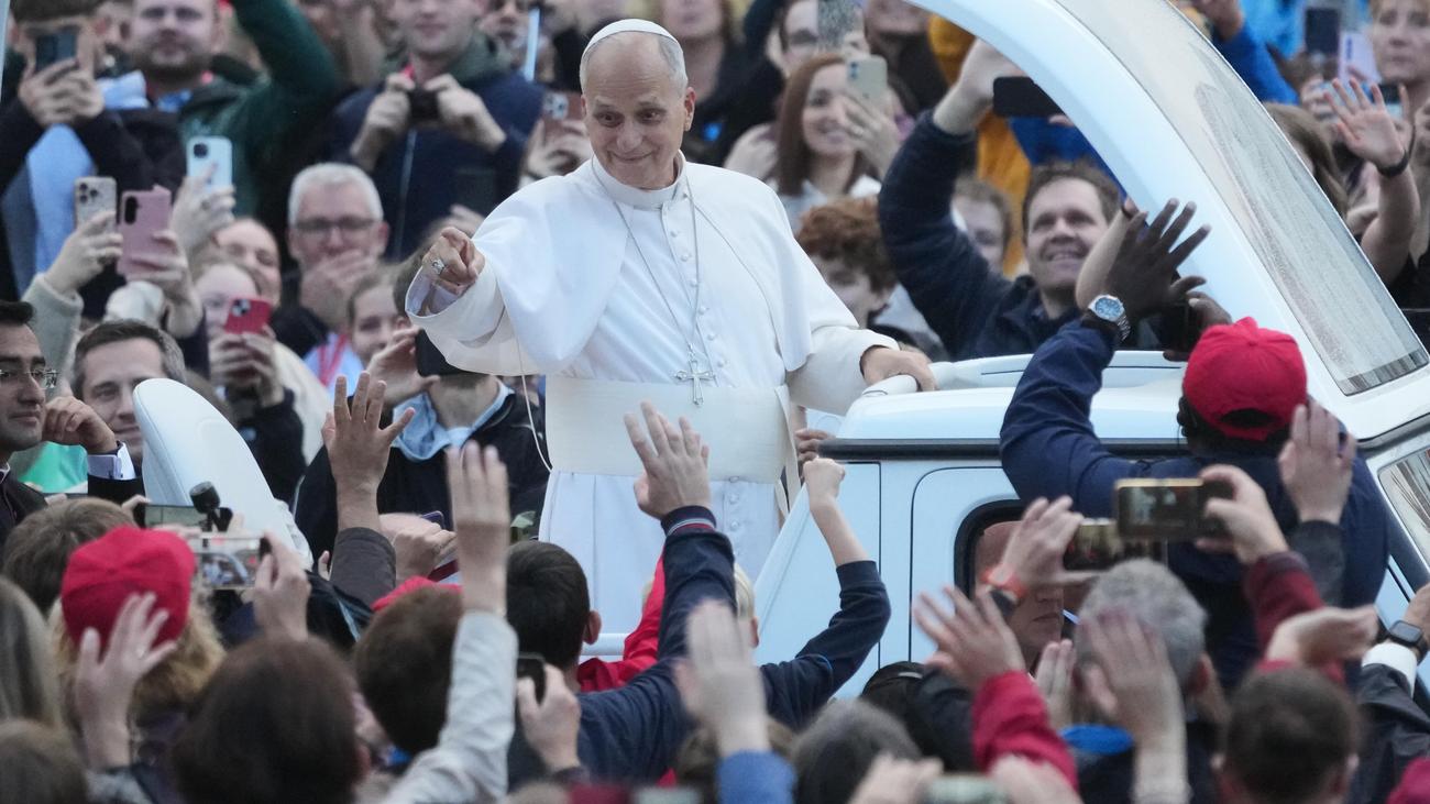 Pope Leo XIV: Pope is cancer-free after lung surgery