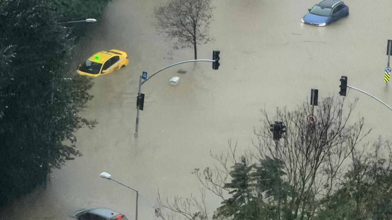 Heavy rain: 14-year-old dies in storm in Istanbul