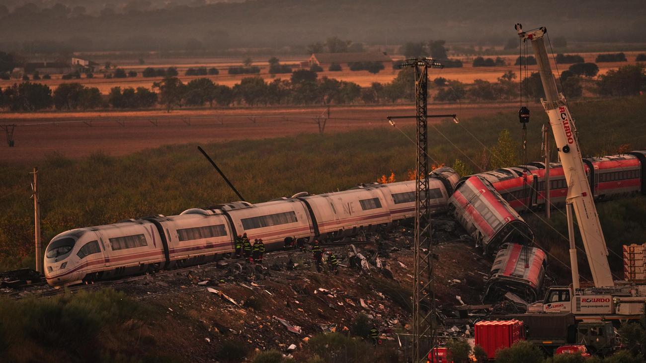 Train Crash in Spain: Investigators Recover Data Recorders from Colliding ...