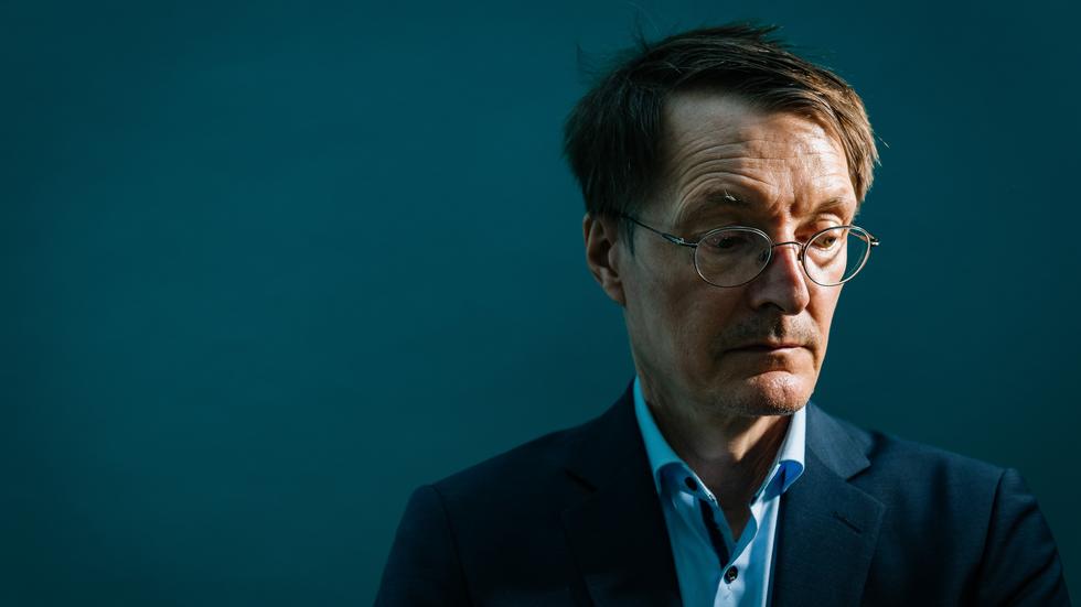 Karl Lauterbach: "Ich rechne mit vielen Fällen diesen Herbst, einer sehr schwierigen Situation": Karl Lauterbach Anfang Juli 2022 im Bundesgesundheitsministerium.