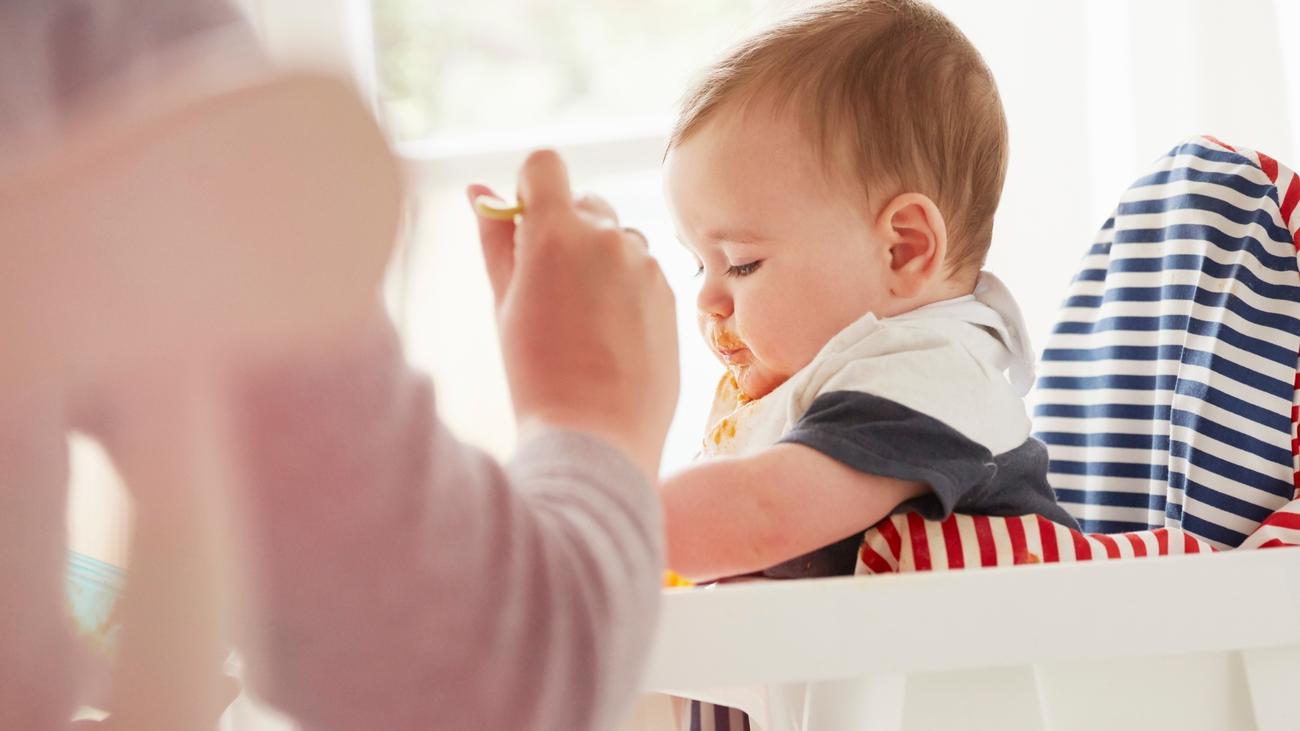Alimentation des enfants : les pédiatres mettent en garde contre le fait de nourrir les bébés et les jeunes enfants avec un régime végétalien