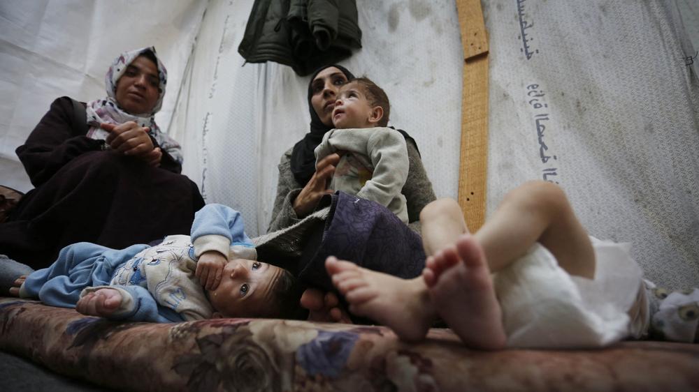 Tess Ingram in Gaza: Veel kinderen werden behandeld in een voorlopig ziekenhuis van het Internationale Medische Korps in Rafah.