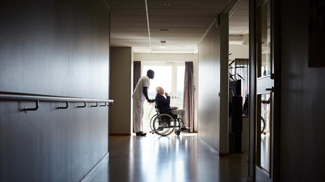Pflege: Zuzahlungen für Pflege im Heim steigen weiter