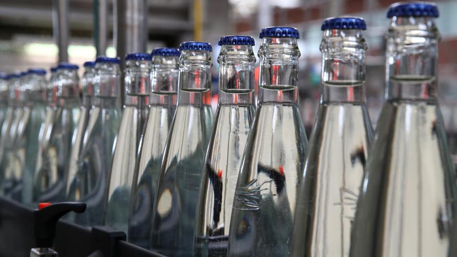 Lebensmittelkonzern: Ermittler durchsuchen Nestlé-Büros wegen behandeltem Mineralwasser