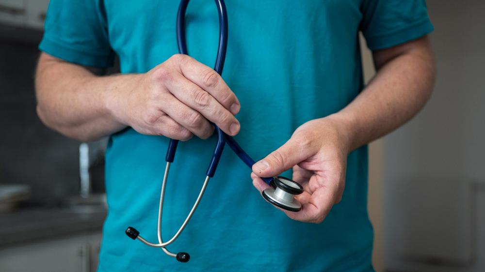 Gesetzliche Krankenkassen: Kein Land habe ein derart ungesteuertes Gesundheitssystem wie Deutschland, kritisiert die Vorsitzende des Hausärzteverbands, Nicola Buhlinger-Göpfarth.