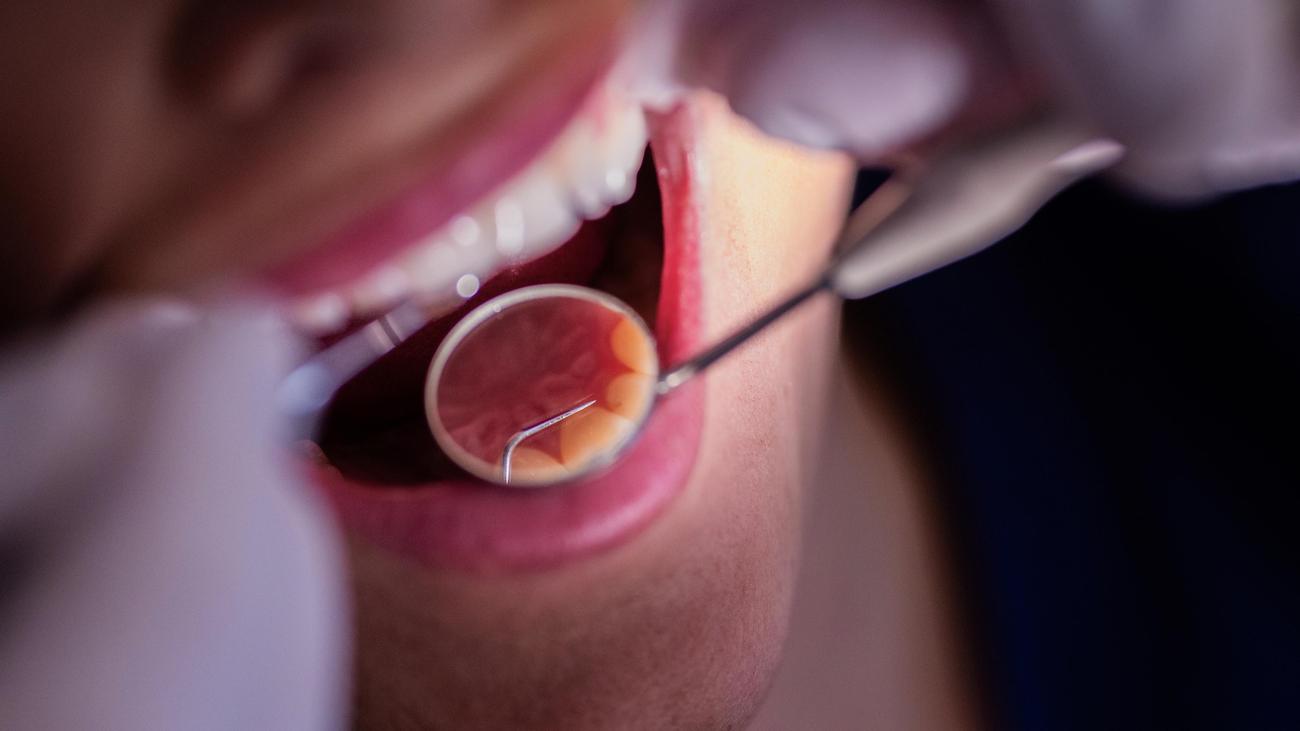 Gesundheitssystem: Fast die Hälfte der Krankenkassen erhöhen Beiträge