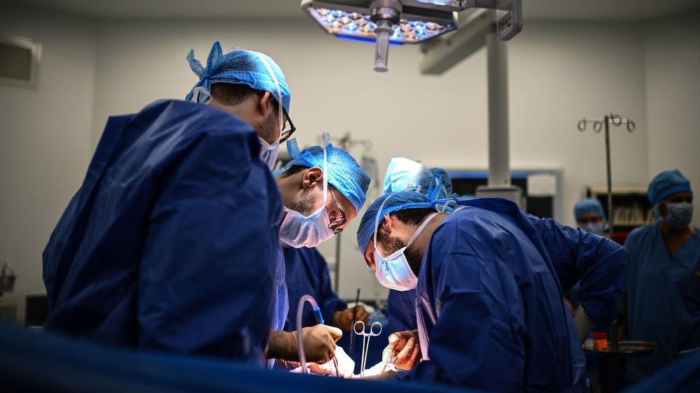 Deutsche Stiftung Organtransplantation: Eine Organtransplantation in einem Krankenhaus