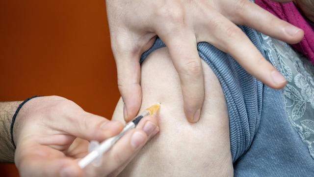 EU-Arzneimittelbehörde : EMA befürwortet Zulassung von Kombiimpfung gegen Corona und Grippe