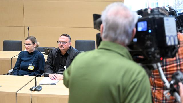 Coronaimpfung: Klage wegen Hörsturz nach Coronaimpfung muss neu verhandelt werden