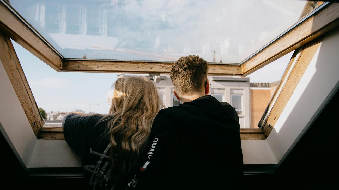 Seguro de salud: Comisión recomienda acabar con la cotización gratuita de cónyuges