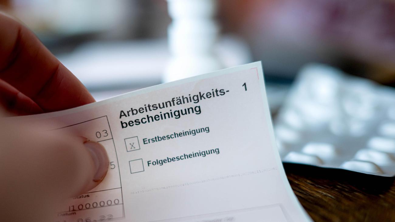 Einsparungen im Gesundheitswesen : Regierungskommission empfiehlt Einführung von Teilkrankschreibungen