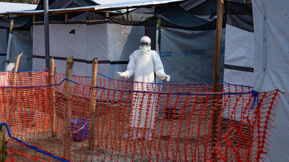 Ebola: In der Provinz Ituri sind laut afrikanischer Gesundheitsbehörde 246 Verdachtsfälle und 65 Todesfälle gemeldet worden. Das Foto stammt aus dem Oktober 2025. Damals gab es ebenfalls einen Ebola-Ausbruch im Kongo.