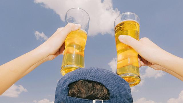 Alkoholkonsum bei jungen Erwachsenen: So wenig junge Menschen wie nie trinken regelmäßig Alkohol