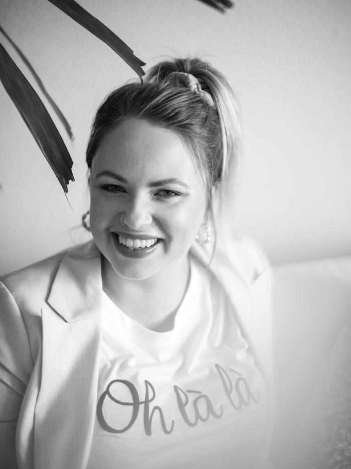 Katta sikli qora yigit osiyolik qizni qattiq sikadi