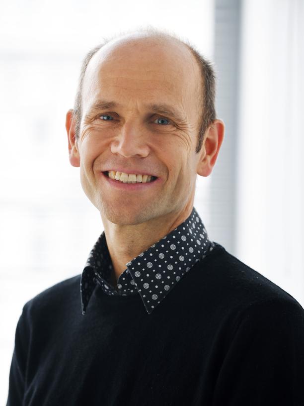 Gender-Pricing: Armin Valet ist Referent bei der Verbraucherzentrale Hamburg. Für die Pop-up-Aktion zum Thema Gender-Pricing arbeiteten er und seine Kollegen mit der Agentur Serviceplan Campaign International zusammen.