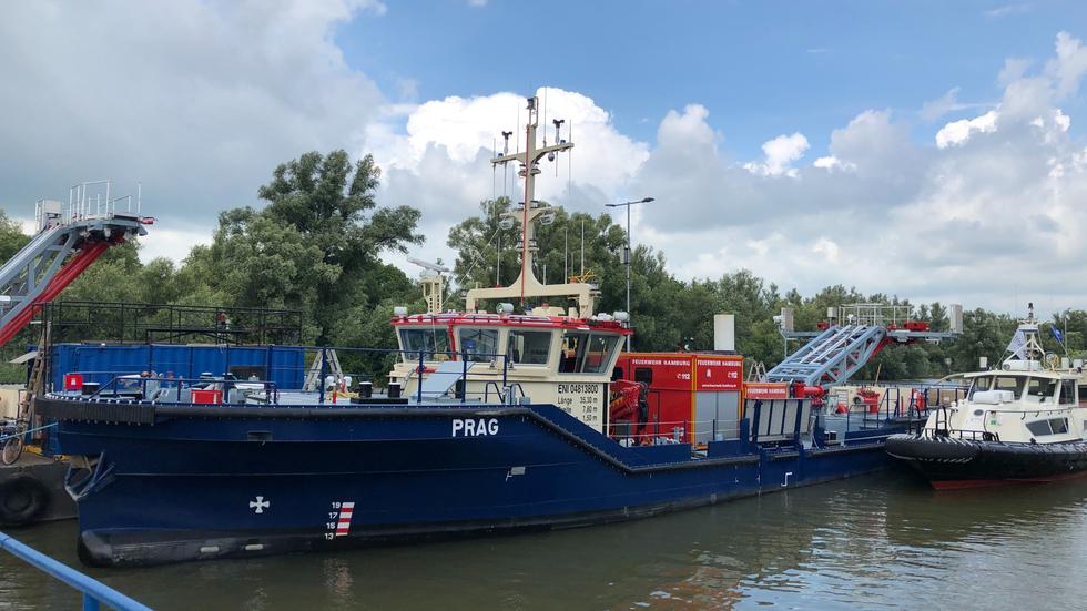 Hybridlöschboote: Hamburgs neue Löschboote fahren eine Weile emmissionsfrei, bis der Dieselmotor übernimmt – eine technische Innovation und nur ein Beispiel für die grünen Experimente im Hafen. 