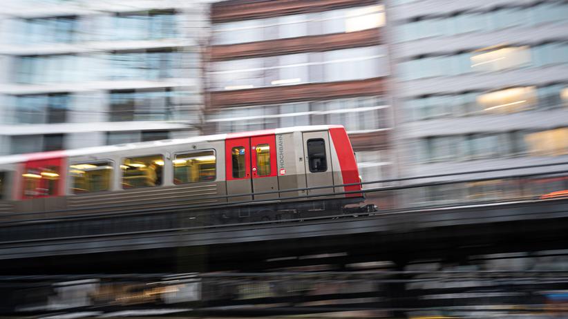 Neun-Euro-Ticket in Hamburg: "Wir können keine neuen Züge herbeizaubern"