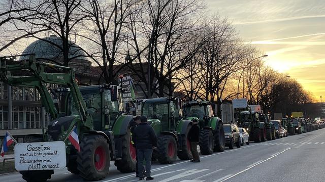 Bauernproteste in Hamburg: Sie wollen bleiben, bis der Kanzler kommt