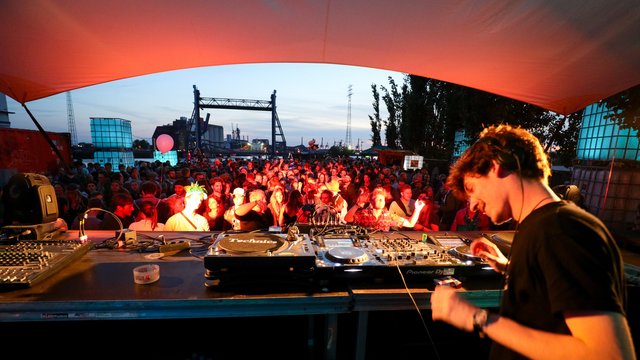 Festivals in Hamburg: Tausende Menschen müssen nachts raus