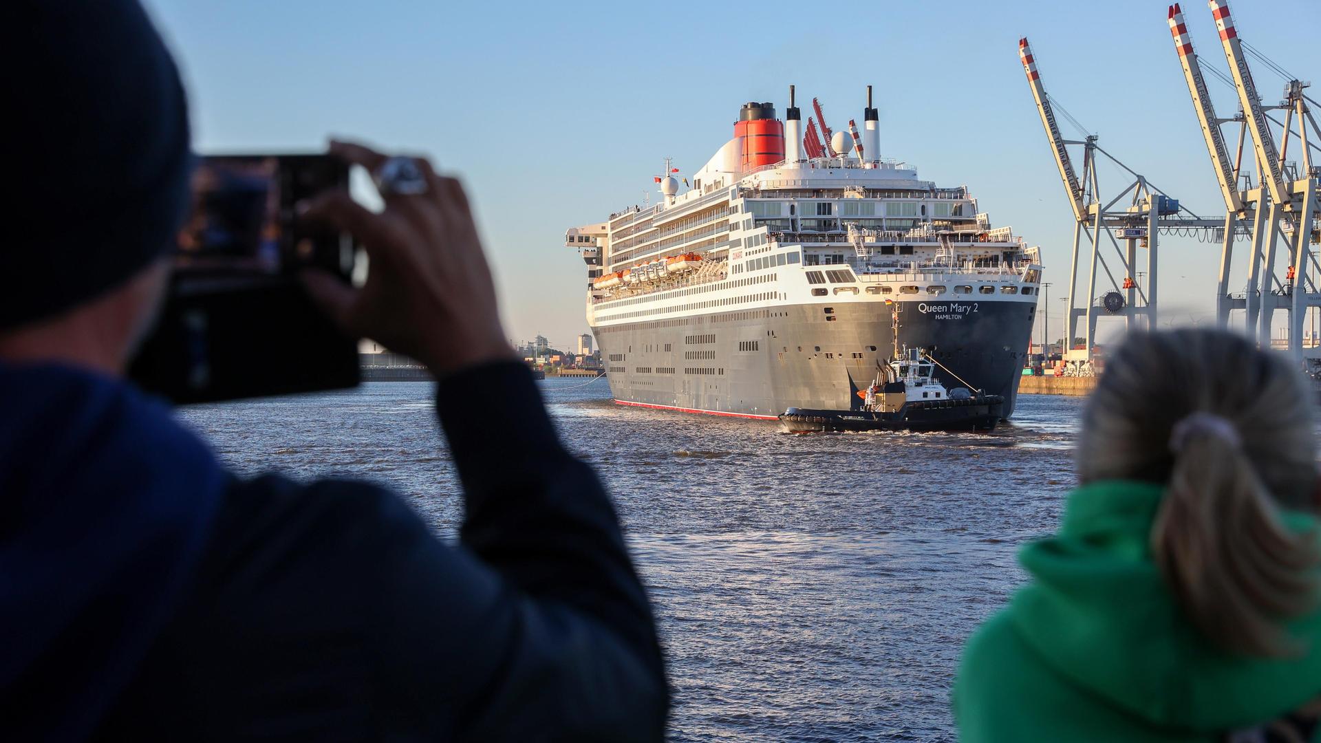 Kreuzfahrtschiffe in Hamburg: Stress an der Steckdose