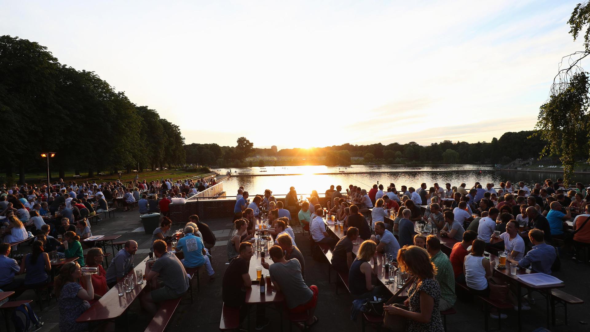 Biergärten in Hamburg: "Einmalige Kulisse, praktisch wie Urlaub"