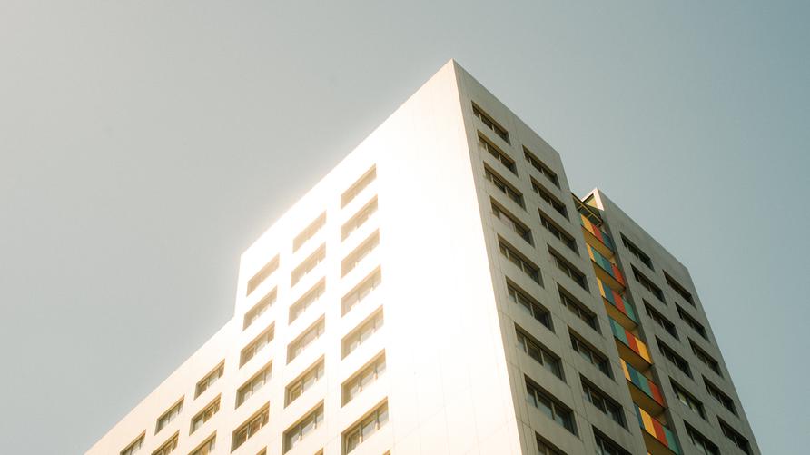 Hitze im Pflegeheim: Symbolbild Pflegeheim: Hochhaus in Berlin Lichtenberg. Hitze in Berlin, 02.07.2025