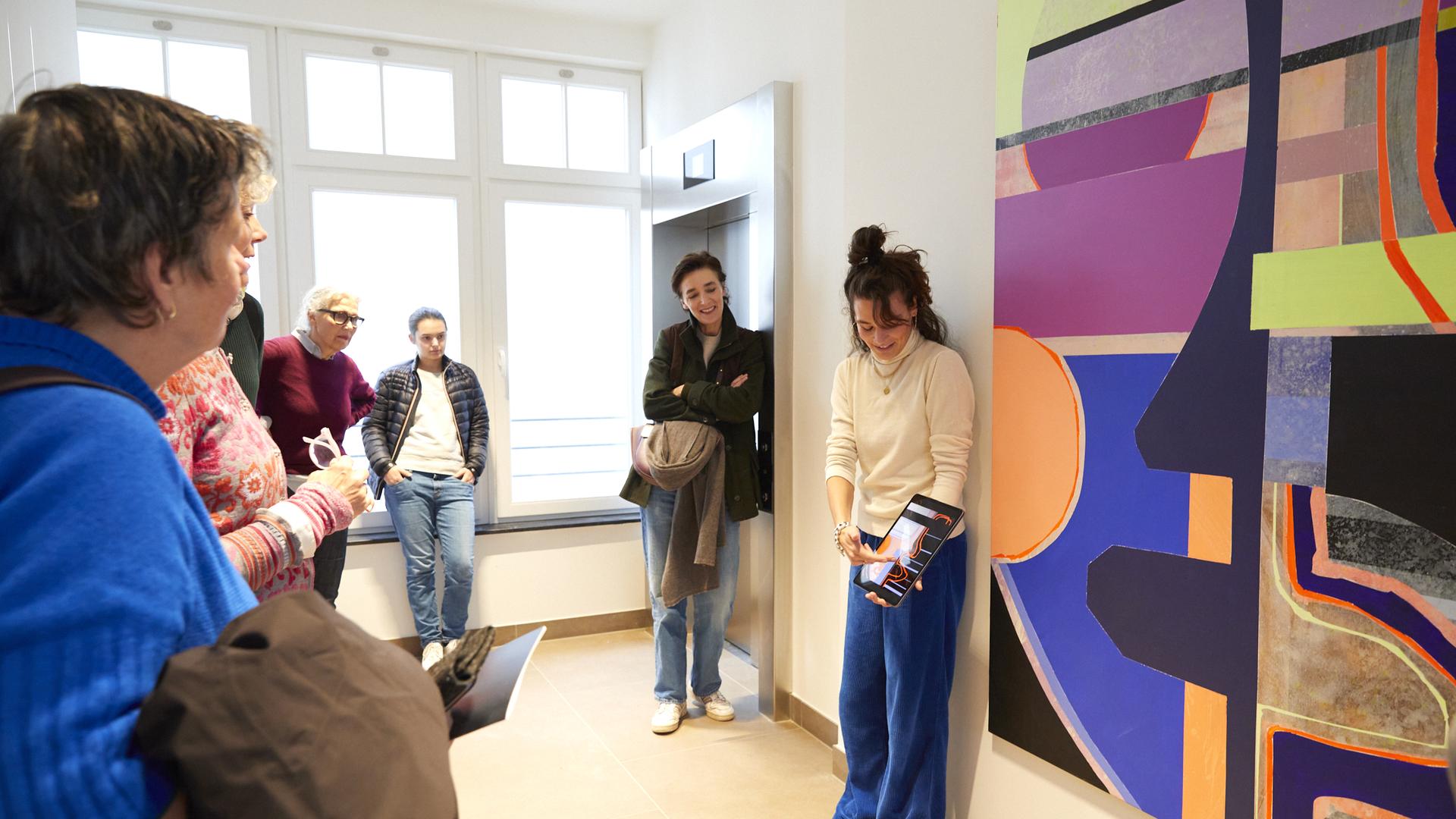 "Add Art": Da hängen jetzt so komische Männer im Foyer