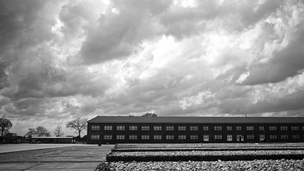 KZ-Gedenkstätten: Mehr als 100.000 Menschen starben im KZ Neuengamme nahe Hamburg. Heute ist auf dem Areal eine Gedenkstätte, die auf Instagram und TikTok über ihre Arbeit informiert – während dort Bilder und Videos kursieren, die aussehen, wie in KZs aufgenommen.