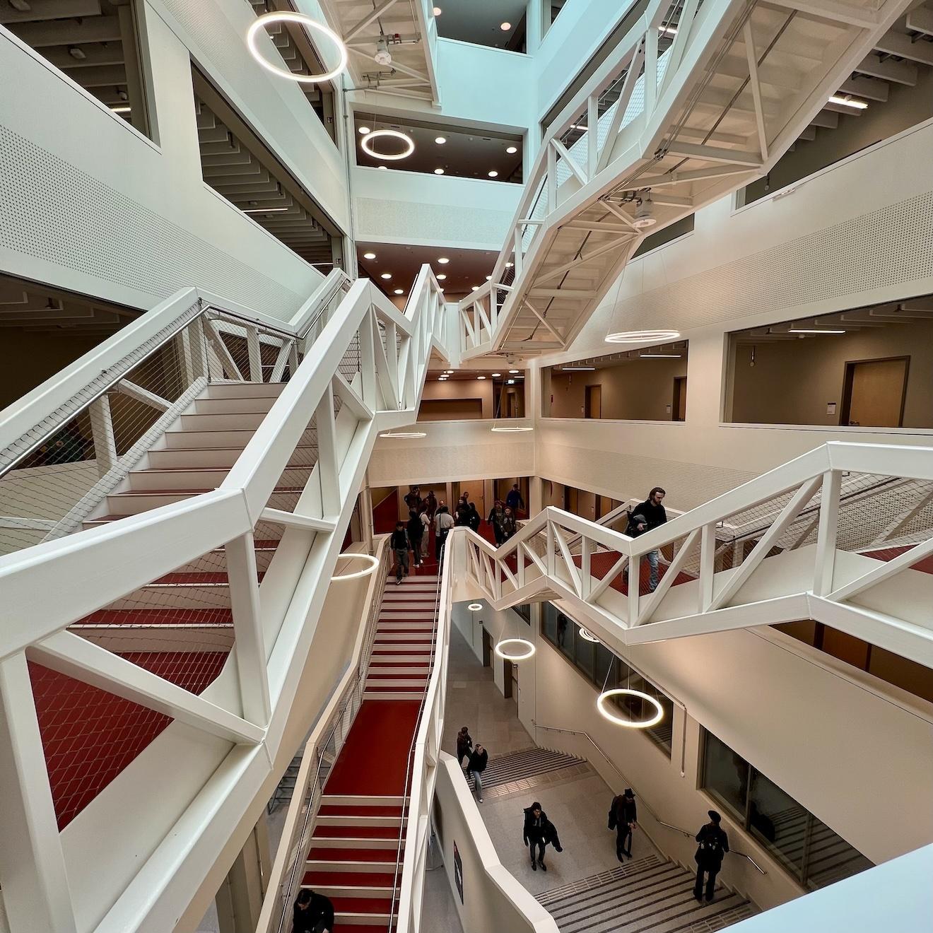 Hogwarts? (Das Treppenhaus im MIN-Forum, Bundesstraße)