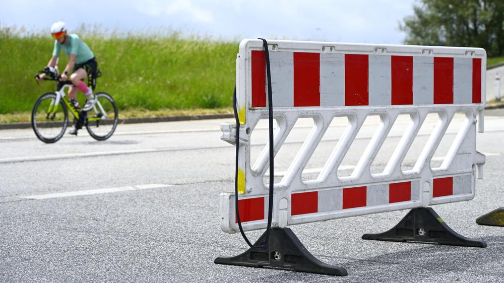 Ironman in Hamburg:  Fast vier Kilometer müssen Sportler man beim Ironman schwimmen, über 42 Kilometer laufen – und 180 Kilometer mit dem Rad fahren
