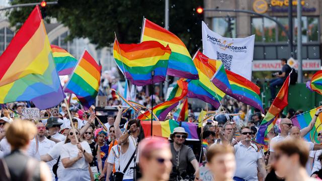 Europa Passage Hamburg: Heute ist CSD, sagte er zu Hazeem. Das ist unser Tag. Wir dürfen das.