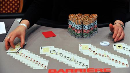 Poker Dealer Schiedsrichter Mit 52 Karten Zeit Online