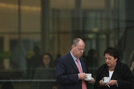 Bundestag: Peer Steinbrück und Brigitte Zypries (beide SPD) machen Kaffeepause im Reichstag