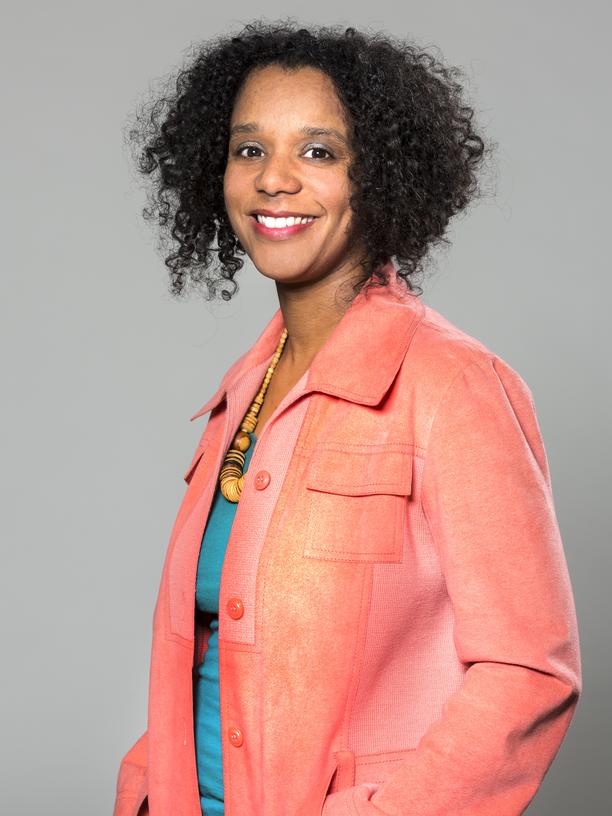 Brasilien: Elisabeth Wellershaus, 1974 geboren, lebt in Berlin. Sie ist Journalistin und arbeitet unter anderem als Redakteurin für das Kunstmagazin "Comtemporary And". Sie ist Mitglied der Redaktion von "10 nach 8".