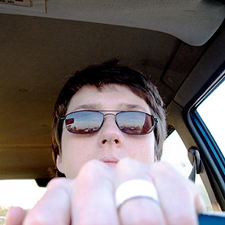 Boyle Heights: Annette Weisser ist Künstlerin und pendelt zwischen Los Angeles und Berlin. Sie lehrt seit 2007 im Graduiertenprogramm Freie Kunst am Art Center College of Design, Pasadena. 2015 erschien die Monografie "Make Yourself Available" im Verlag The Green Box. Sie ist Gastautorin von "10 nach 8".