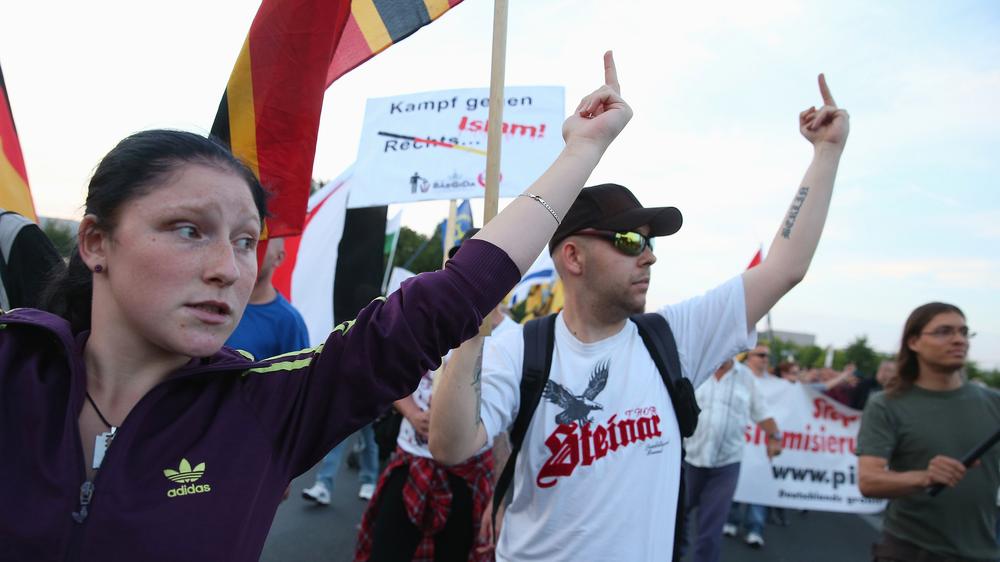 Deutschland: Pegida-Anhänger vor dem Kanzleramt, 2015