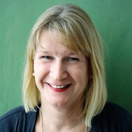 Fanfiction: Sabine Horst lebt in Frankfurt, hat als Kulturjournalistin unter anderem für die "Frankfurter Rundschau" gearbeitet und ist seit 2002 Redakteurin bei "epd Film". Nebenbei schreibt sie für DIE ZEIT, "chrismon.de" oder den "Tagesspiegel" über Kino, Fernsehen und alltagskulturelle Themen. Sie ist Gastautorin von "10 nach 8".