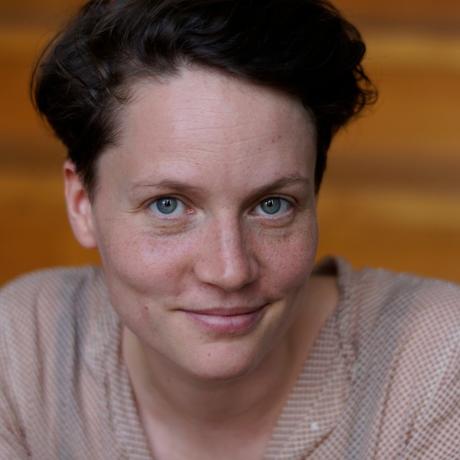 Caroline Kraft war die vergangenen zehn Jahre in der Verlagsbranche tätig – in London, Frankfurt und Berlin, wo sie heute lebt und als PR- und Kommunikationsberaterin arbeitet. Sie ist ausgebildete Sterbebegleiterin und Mitgründerin des Podcasts "endlich. Wir reden über den Tod". Sie ist Gastautorin von "10 nach 8".