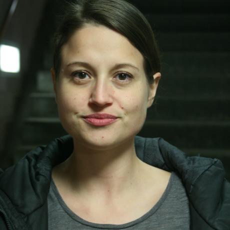 Angela Lehner ist Autorin und Literaturwissenschaftlerin. Sie lebt in Berlin und Wien. Im Frühjahr 2019 erscheint ihr Roman "Vater Unser" bei Hanser Berlin. Sie ist Gastautorin von "10 nach 8".