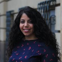 Migration: Asmaa Yousuf, geboren 1980 in Alexandria, Ägypten, lebt seit 2015 in Berlin. Sie studierte Politikwissenschaften und arbeitet als Journalistin u.a. bei Amal Berlin. Asmaa Yousuf ist Gastautorin von "10 nach 8".