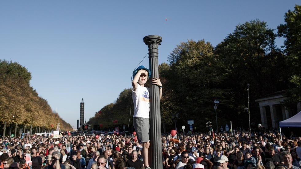 Unteilbar-Demo: Teilnehmerinnen und Teilnehmer der Unteilbar-Demonstration in Berlin, Oktober 2018