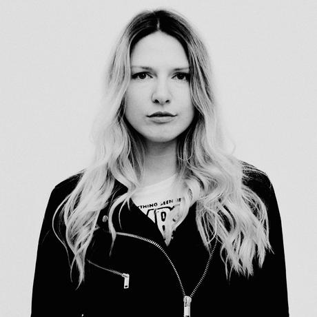 Wrestling: Marlen Hobrack studiert im Master-Studiengang Kultur- und Medienwissenschaften, nachdem sie zuvor einige Jahre in einer Unternehmensberatung gearbeitet hat. Derzeit schreibt sie an einem Social-Media-Roman. Sie lebt mit ihrem Sohn in Dresden und ist Gastautorin bei "10 nach 8".