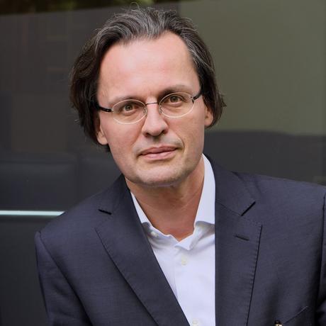 Bernhard Pörksen ist Professor für Medienwissenschaft an der Universität Tübingen. Kürzlich erschien sein Buch "Die große Gereiztheit. Wege aus der kollektiven Erregung" im Hanser Verlag.