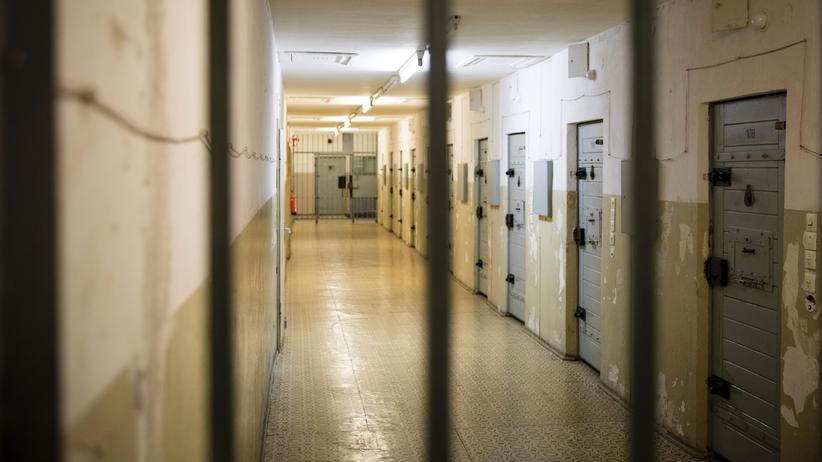 DDR: Blick in den Zellentrakt im früheren Stasi-Gefängnis Berlin-Hohenschönhausen