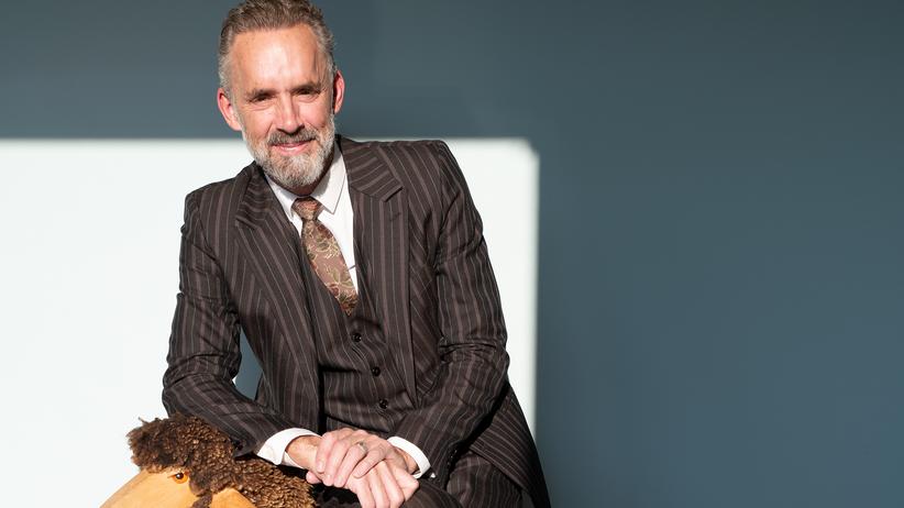Jordan B. Peterson: Der kanadische Psychologieprofessor Jordan B. Peterson, 56, erzählte beim ZEIT-Gespräch in Zürich, er ernähre sich nur noch von Fleisch. Seither habe er stark abgenommen und keine gesundheitlichen Probleme mehr.