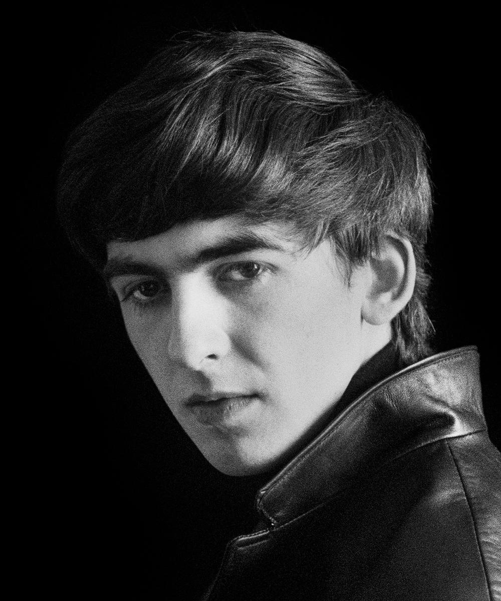 Astrid Kirchherr: "Nachdem mein Stuart nicht mehr da gewesen ist", sagte Astrid Kirchherr, "war George mir von allen Beatles der liebste." Dies ist ein Porträt, das Kirchherr im Jahr 1962 von Harrison machte.