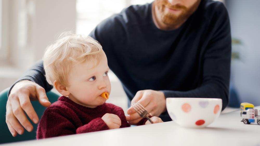 Care-Arbeit: Man muss das Essen nicht nur füttern, man muss es auch kochen und den Speiseplan aushecken.