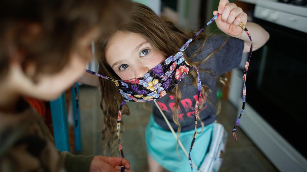 Kinder in der Corona-Krise: "Wir können mit den Kindern über die Angst reden und gemeinsam lernen, mit berechtigten Ängsten umzugehen", sagt Klaus Mertes.