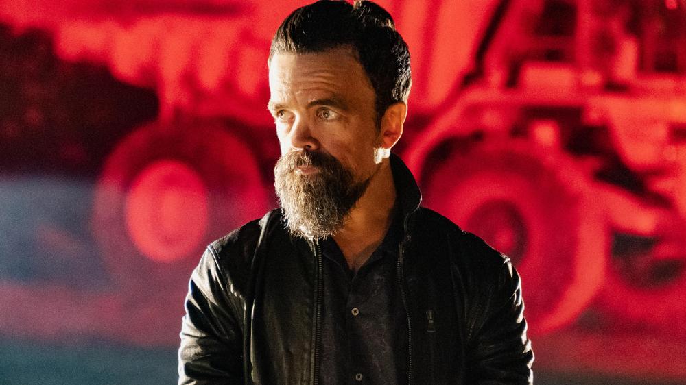 Behinderung und Inklusion im Film: Peter Dinklage (hier zu sehen in "I Care a Lot") spielte in "Game of Thrones" die Figur des Tyrion Lannister. Nach ihr ist der Tyrion-Lannister-Test benannt: Ist zum Beispiel eine Figur mit einer Behinderung Teil eines wichtigen Aspekts der Handlung eines Films?